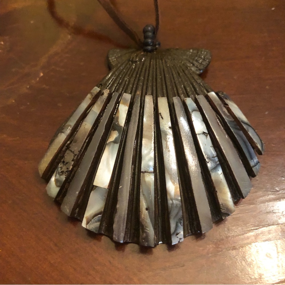 Shell Pendant Necklace with Brown Cord Women's Brown/Gray - Picture 4 of 9